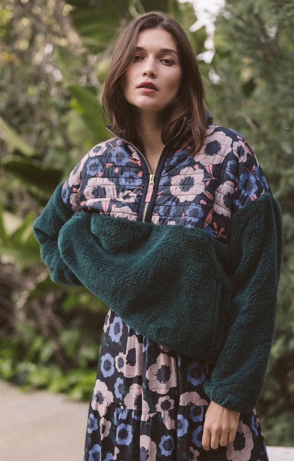 CASEY PULLOVER IN NAVY POPPIES