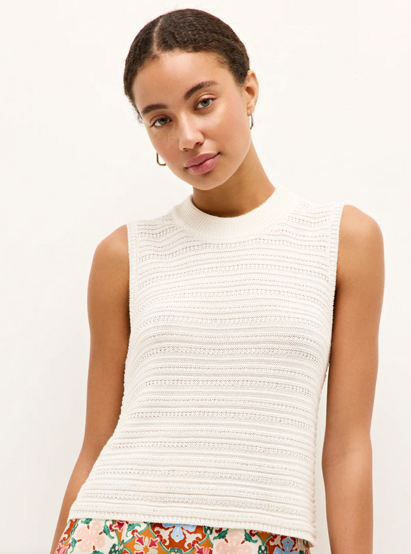 NEV TOP IN WHITE