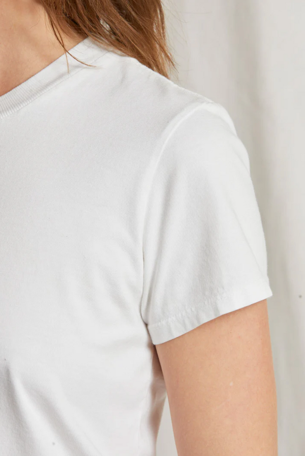 BABY TEE IN WHITE