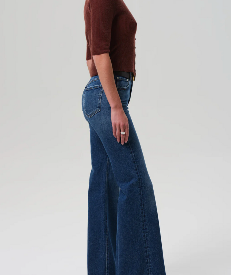 KIMBERLY 70'S FLARE IN CRUISE