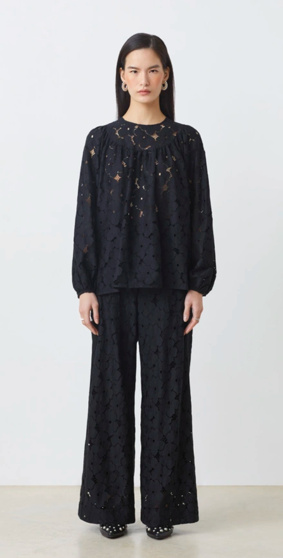 LILY LACE TOP IN NOIR