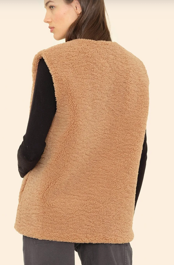 THEA VEST IN TEDDY BROWN