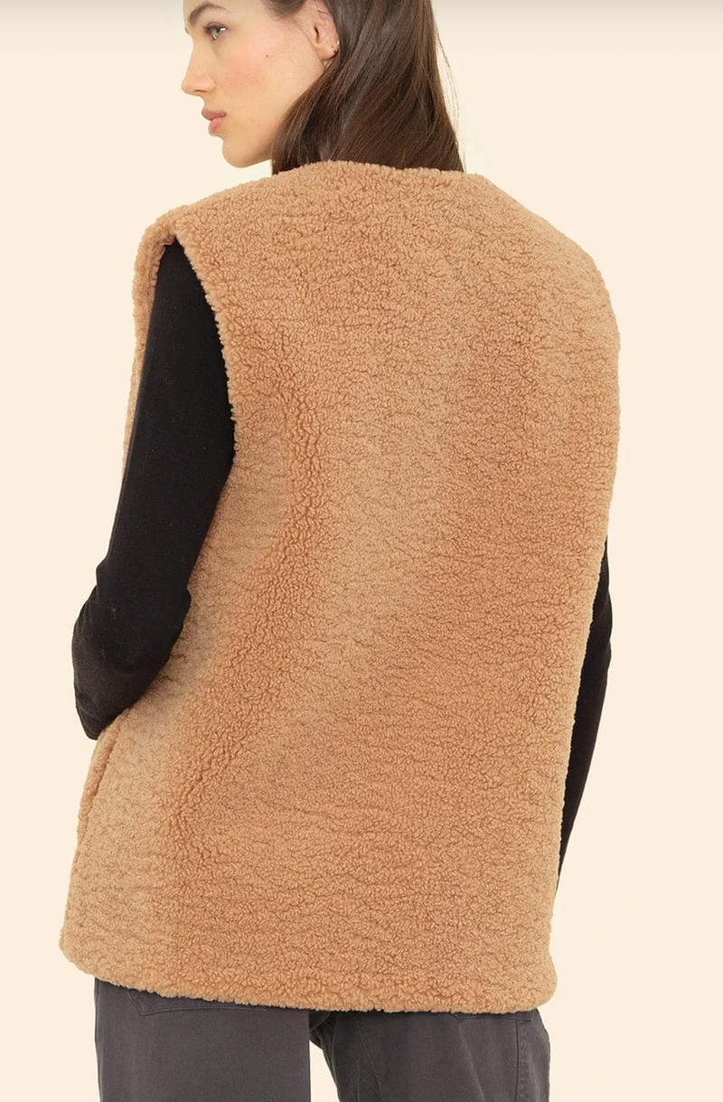 THEA VEST IN TEDDY BROWN