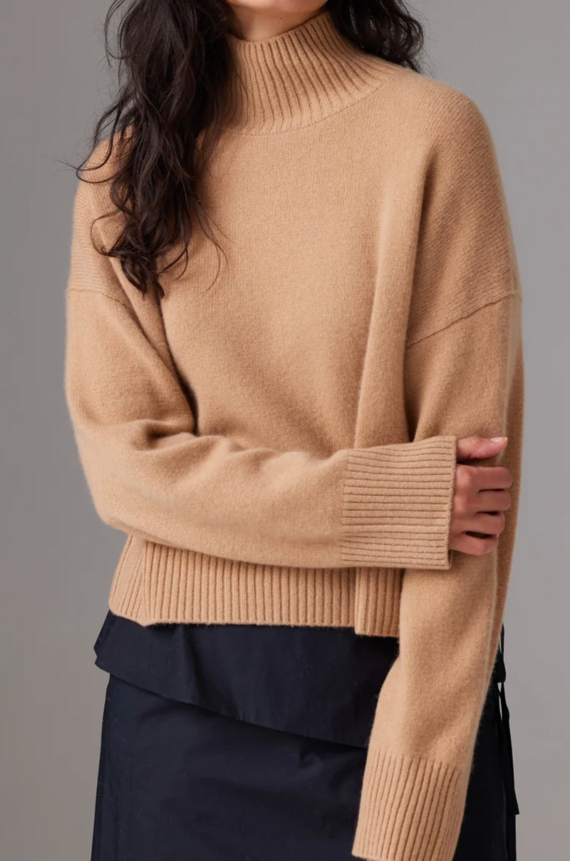 CHUNKY CARMEN FUNNEL NECK IN CAMEL