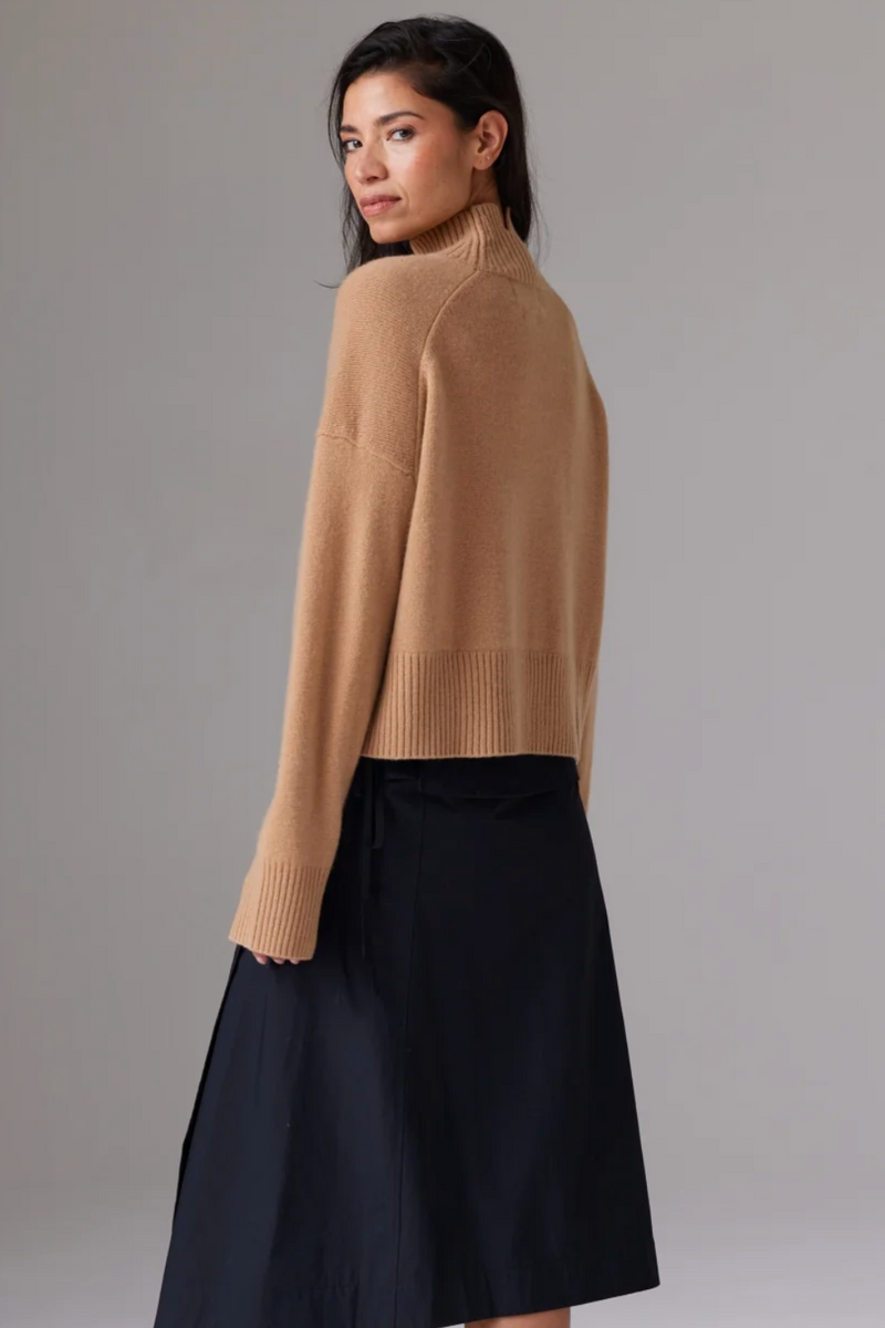 CHUNKY CARMEN FUNNEL NECK IN CAMEL