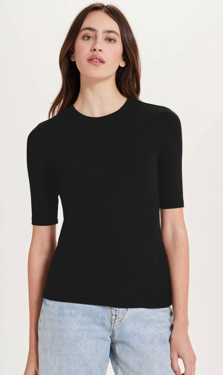 HALF SLV TEE IN BLACK