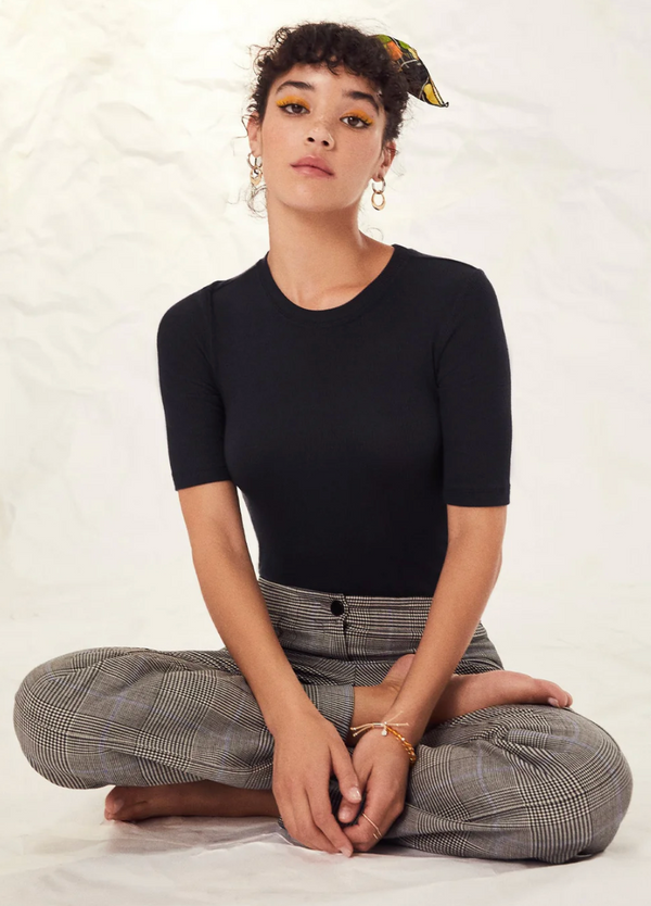 HALF SLV TEE IN BLACK