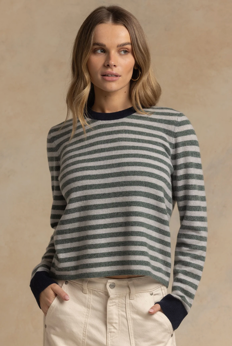 SUZETTE IN JUNGLE/NAVY