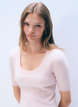 CASHMERE SCOOP NECK TOP IN PINK SAND