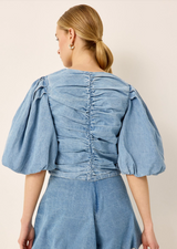 ROWAN TOP IN LIGHTWASH
