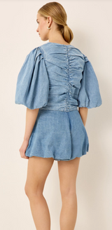 ROWAN TOP IN LIGHTWASH