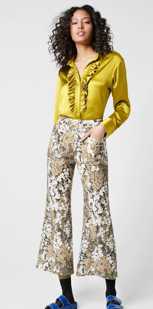 CROPPED PATCH POCKET PANT IN ARMY FLORAL