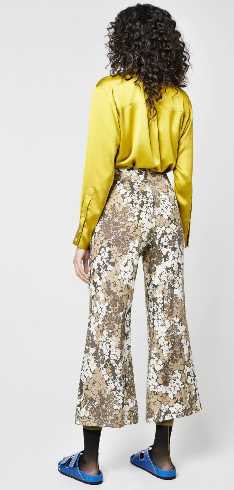CROPPED PATCH POCKET PANT IN ARMY FLORAL